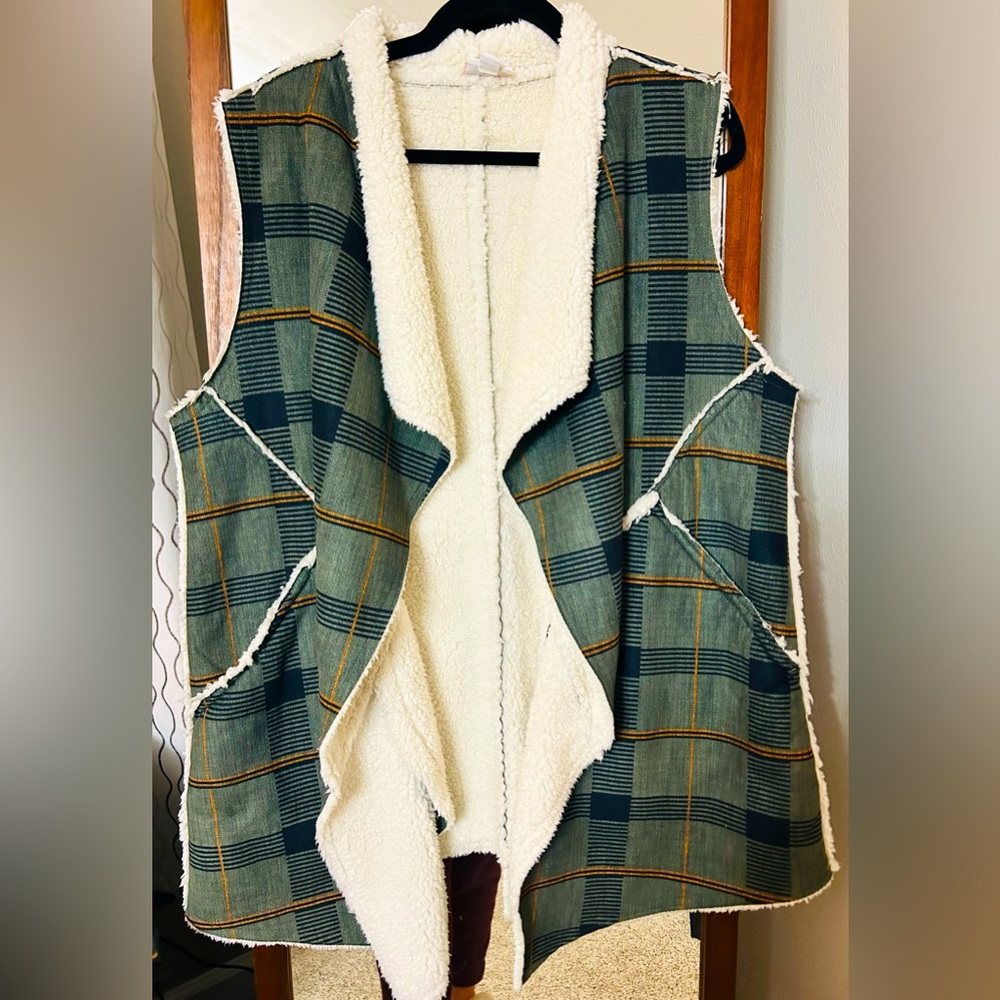 LuLaRoe Marlow Faux Shearling Vest - Picture 1 of 5